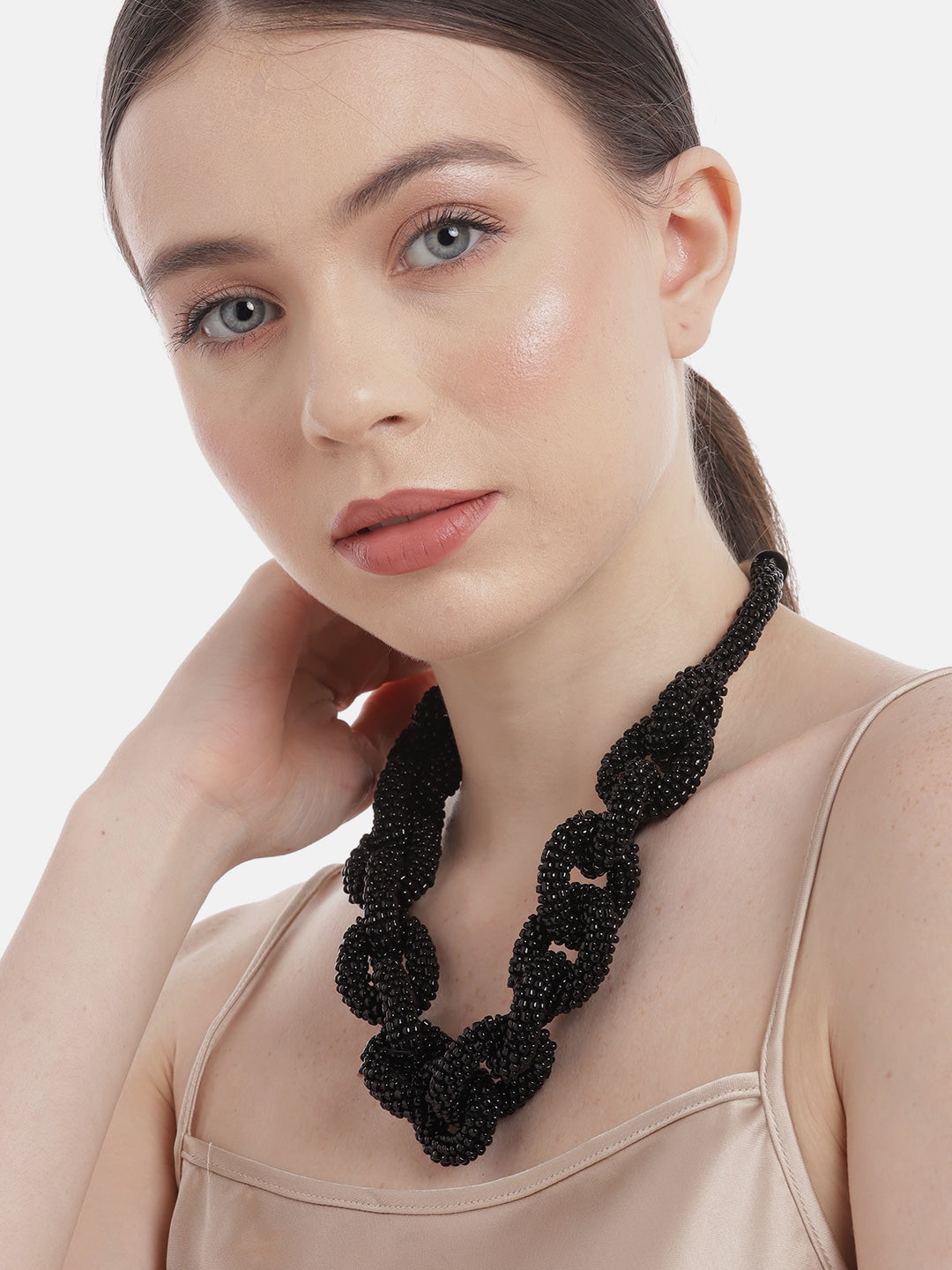 RICHEERA Black Necklace